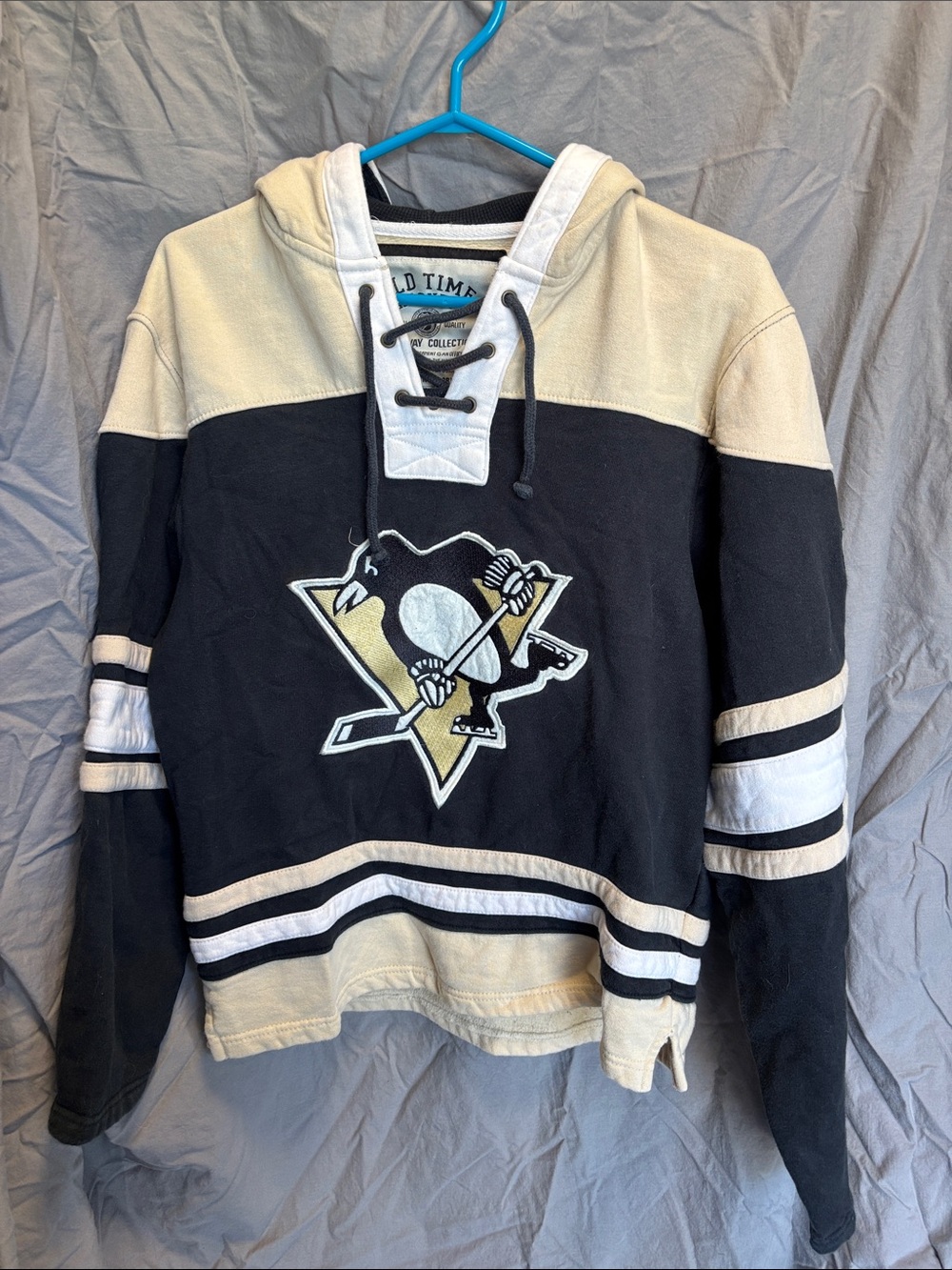 Vintage style Pittsburgh Penguins Hockey jersey Hoodie in Black and Cream